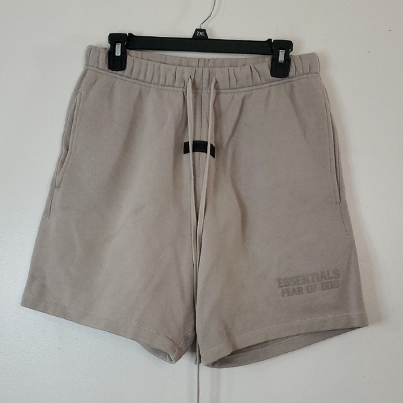 Mens Essentials Fear Of God 6' Sweat Shorts Size Small Taupe Beige Streetwear - Picture 1 of 12